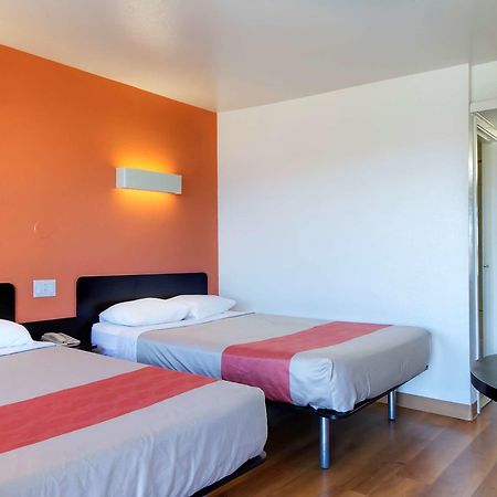 Motel 6-Capitol Heights, Md - Washington Largo Bagian luar foto