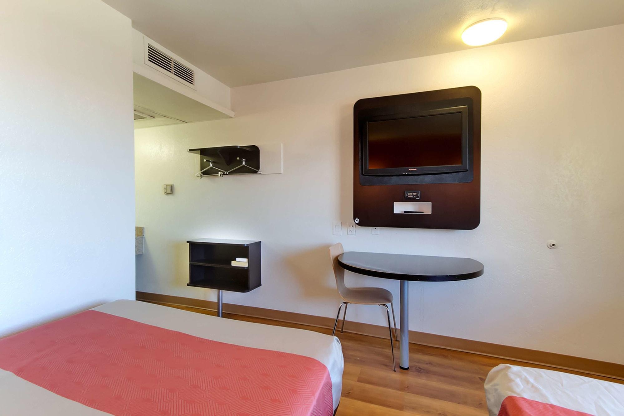 Motel 6-Capitol Heights, Md - Washington Largo Bagian luar foto