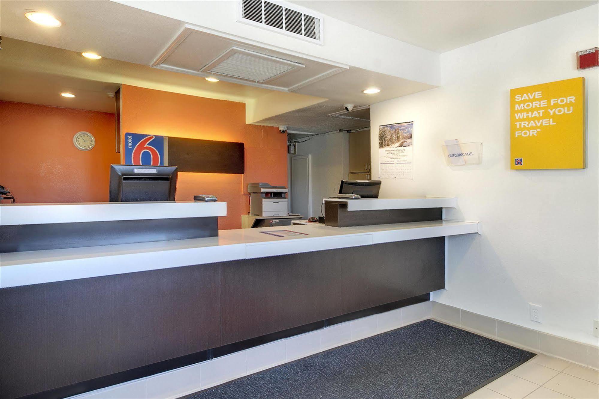 Motel 6-Capitol Heights, Md - Washington Largo Bagian luar foto