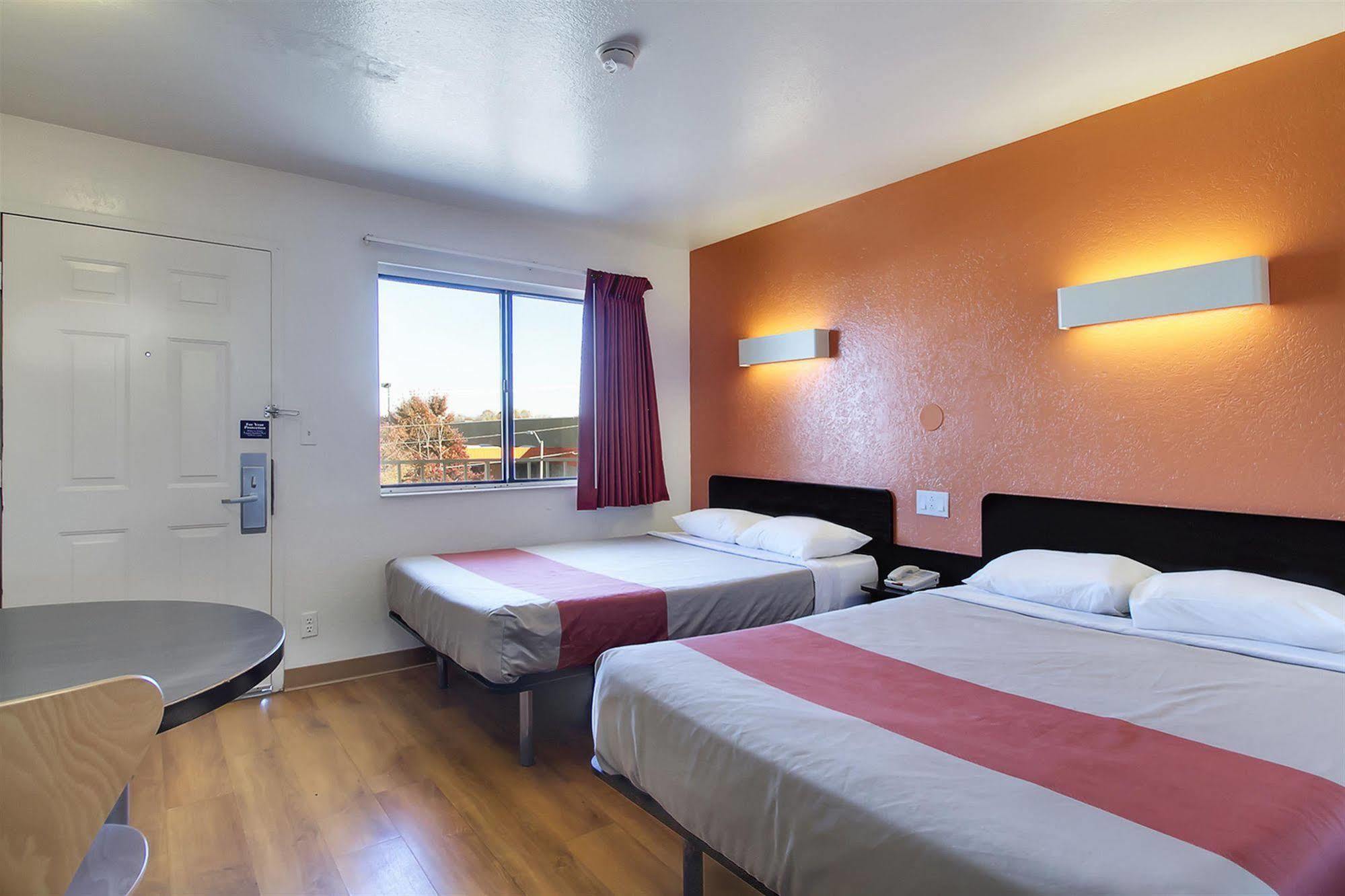 Motel 6-Capitol Heights, Md - Washington Largo Bagian luar foto