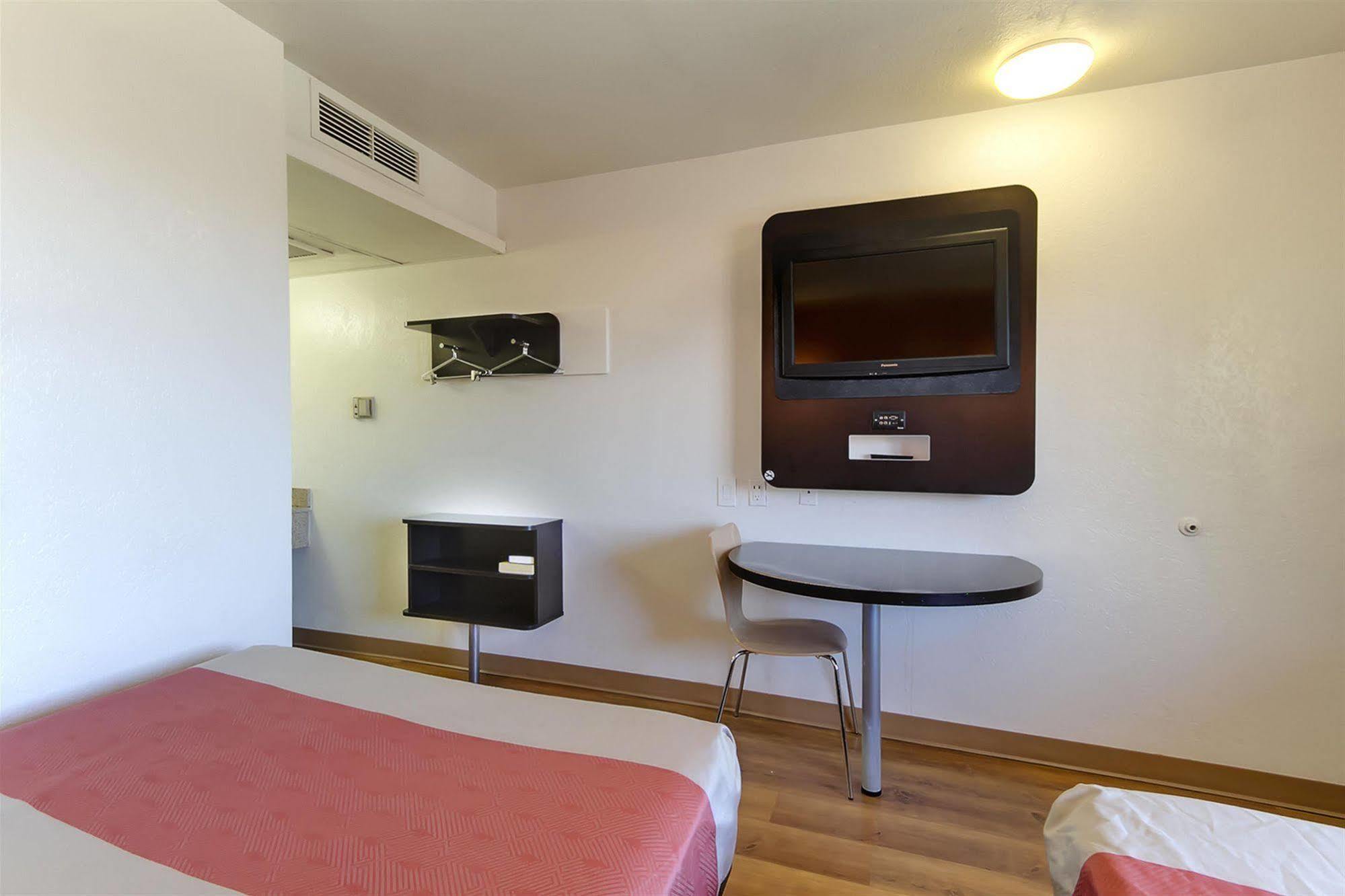 Motel 6-Capitol Heights, Md - Washington Largo Bagian luar foto