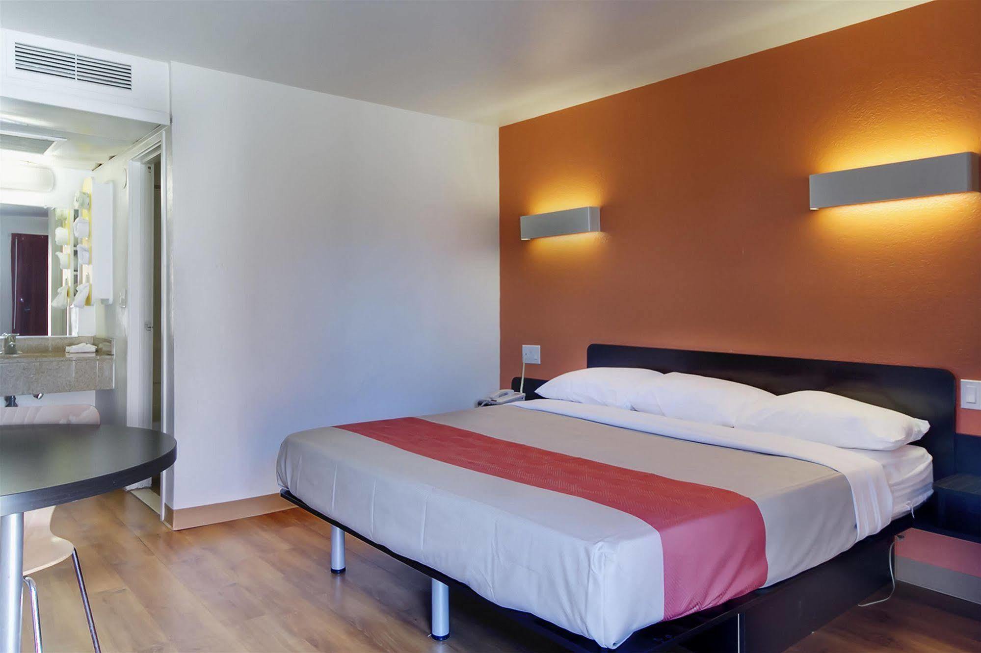 Motel 6-Capitol Heights, Md - Washington Largo Bagian luar foto