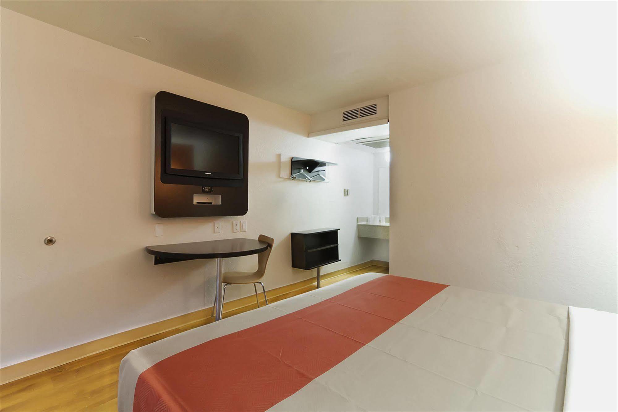 Motel 6-Capitol Heights, Md - Washington Largo Bagian luar foto