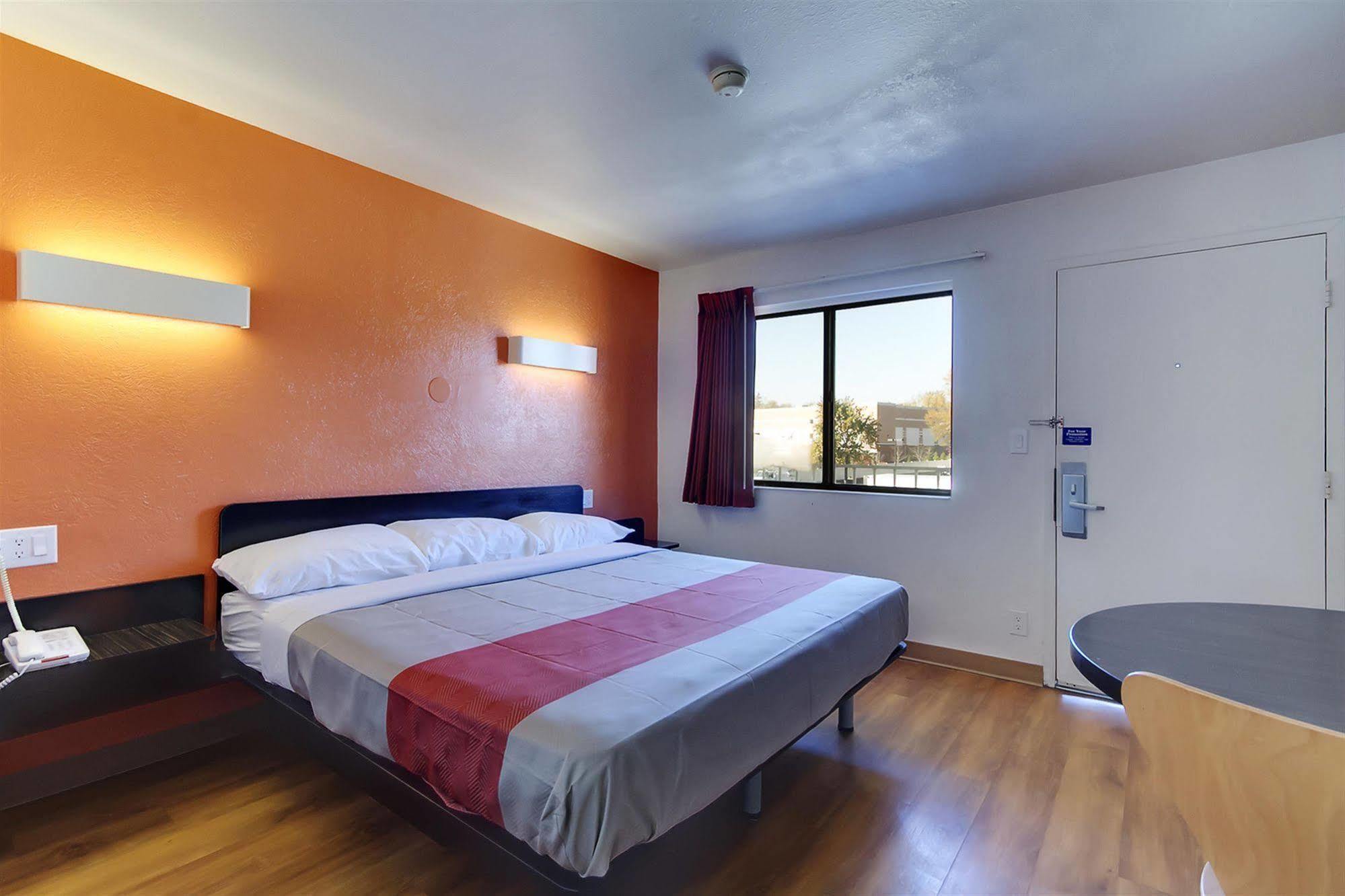 Motel 6-Capitol Heights, Md - Washington Largo Bagian luar foto