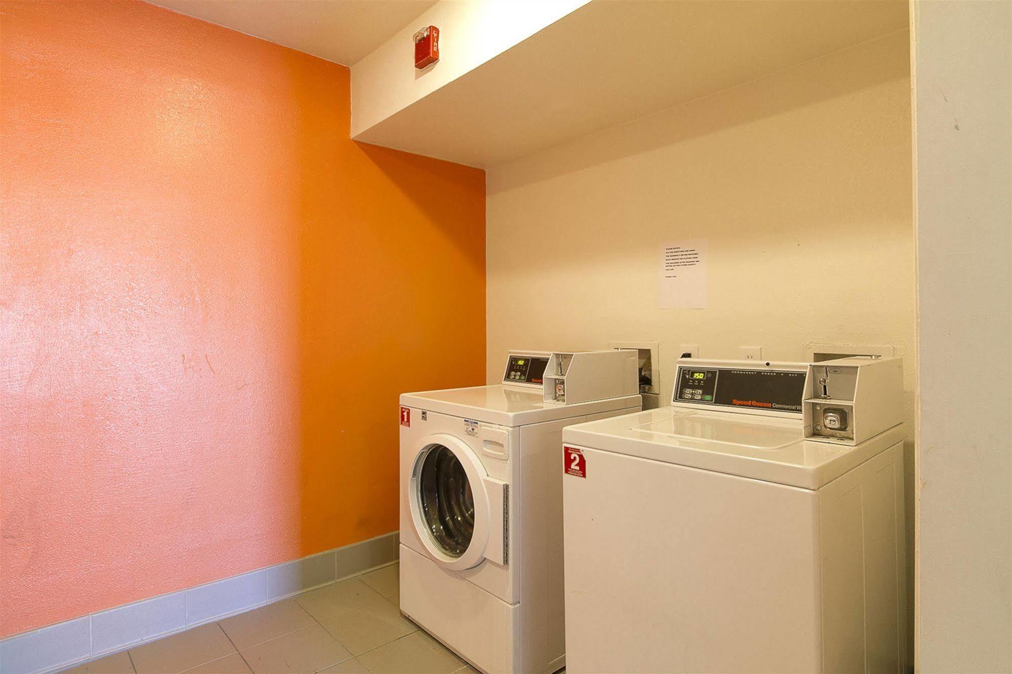 Motel 6-Capitol Heights, Md - Washington Largo Bagian luar foto